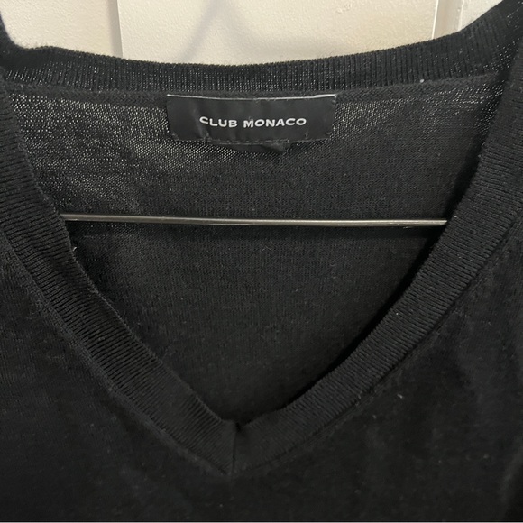 Club Monaco 100% Wool Vneck sweater in black size small - Picture 2 of 6